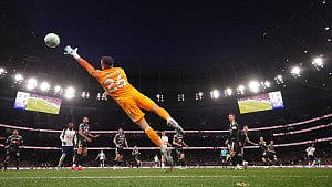 Spurs still in trouble after Leeds draw