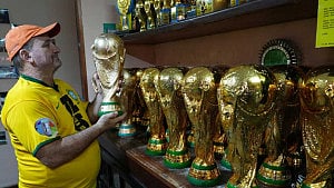 Rio artisan makes WC trophies, eyes Brazil title
