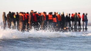 2 women die in Channel crossing attempt