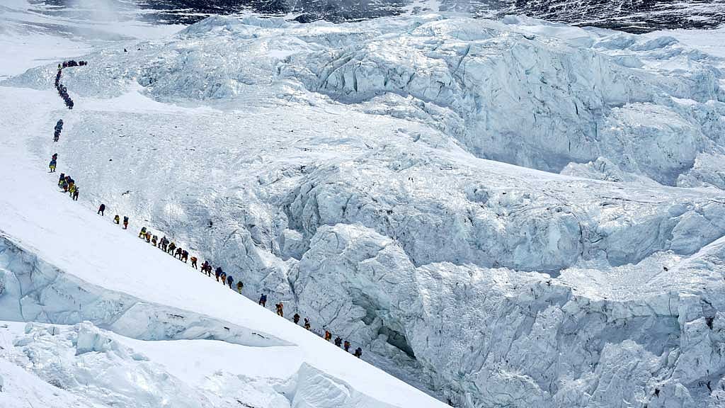 Record 274 climbers scale Mt Everest in a single day