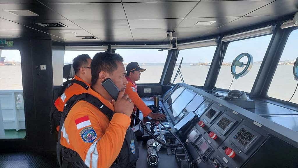 129 missing after Indonesian ship capsizes
