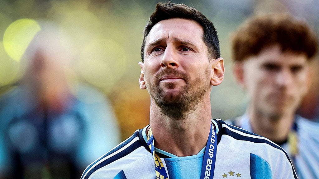 Messi's Argentines salute retiring Messi