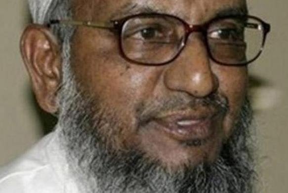 যে সরকার কাদের মোল্লাকে ফাঁসি দিয়েছে, সেই একই সরকার ও রাষ্ট্র আবার 'মাঝামাঝি' অবস্থান নিয়েছে কোনো কোনো জায়গায় 