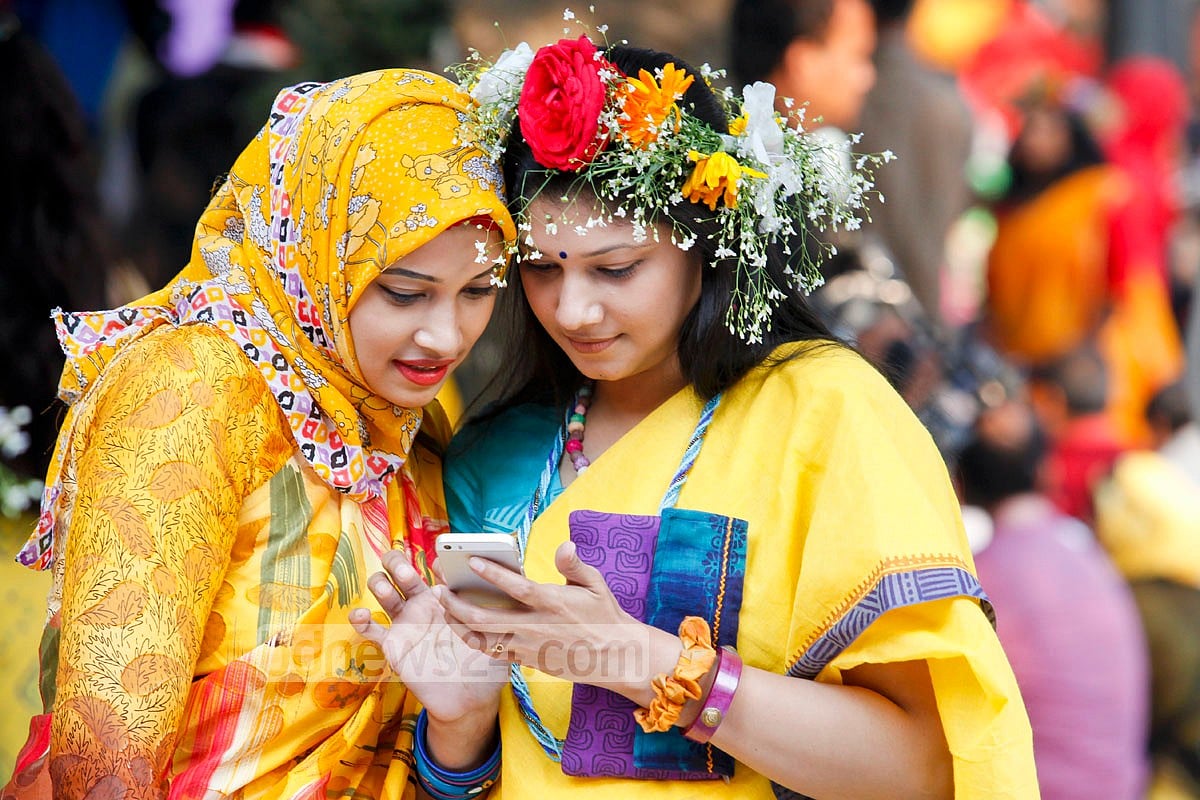 মুক্ত বাতাসে শ্বাস নেবেই নারী