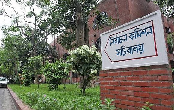 দলীয় মনোনয়ন ও সমর্থন দেওয়া হচ্ছে আর নির্বাচন কমিশন নির্বাক থাকছে 
