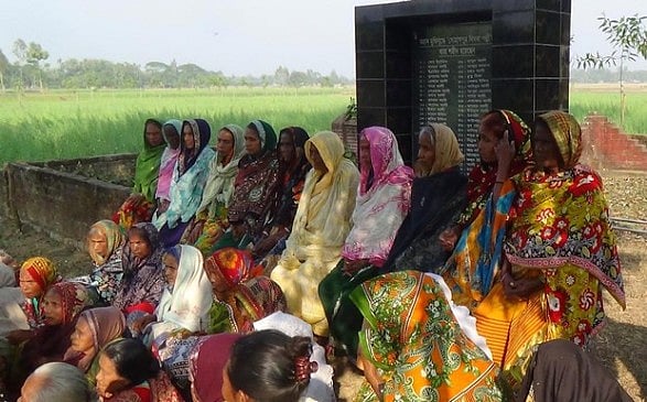  সে তুলনায় ভুক্তভোগীদের কথা তেমন প্রচার করছে না বলে এক প্রকার প্রচারবৈষম্য দেখা দিয়েছে 