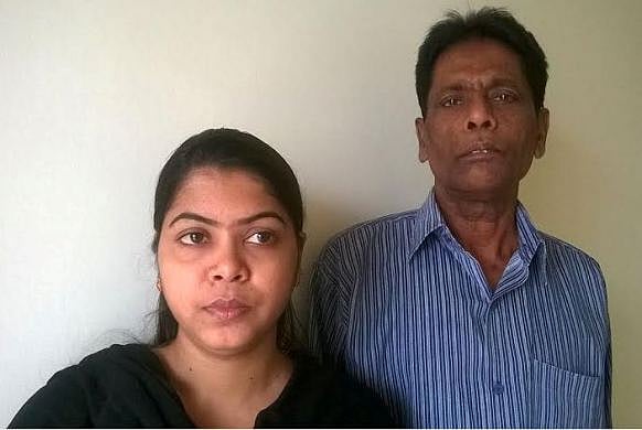 কন্যা সুবর্ণা রানিদের সঙ্গে বাবা ধীরেন্দ্র দে 