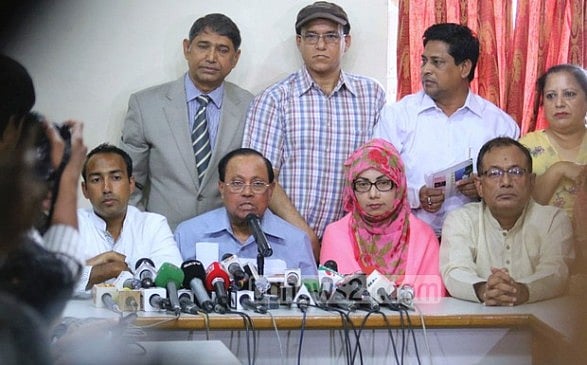 বর্জনের ঘোষণা দেওয়ার পর সেই যে মুখে কুলুপ এঁটেছেন, আর উচ্চবাচ্য নেই, সবাই যেন স্বেচ্ছানির্বাসনে গেছেন 