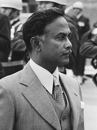 সামরিক শাসক জেনারেল জিয়াউর রহমানের চালু করা এমন অপসংস্কৃতি দেশে বিরাজনীতিকরণে প্রভূত ভূমিকা রেখেছে 