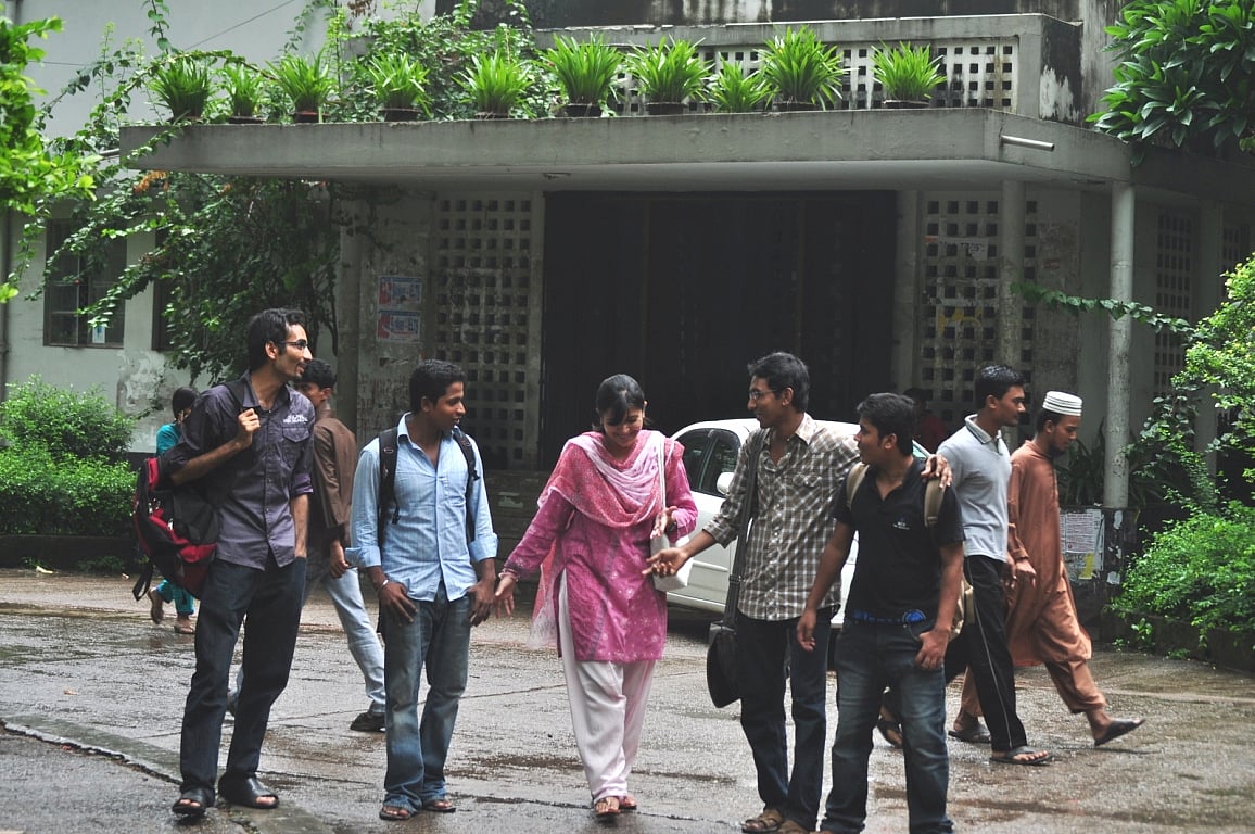 শিক্ষকদের বেতন ও শিক্ষার পরিবেশ: প্রেক্ষিত ঢাকা বিশ্ববিদ্যালয়