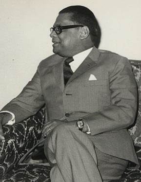 স্বাধীনতা-উত্তর প্রথম রাষ্ট্রপতি আবু সায়ীদ চৌধুরী নির্দিষ্ট সময়ের জন্য ছাত্ররাজনীতি নিষিদ্ধ করার প্রস্তাব তুলে বিতর্কিত হয়েছিলেন 