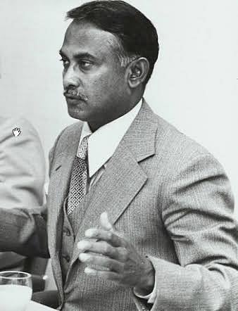 বিশ্ববিদ্যালয়ের মেধাবী ছাত্রকে অর্থ ও মন্ত্রিত্বের টোপ দেখিয়ে দলে টেনে সন্ত্রাসী বানিয়েছেন 