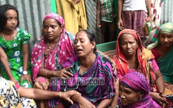 টাঙ্গাইলের কালিহাতিতে পুলিশের গুলিতে নিহতদের বাড়িতে চলছে শোকের মাতম টাঙ্গাইলের কালিহাতিতে পুলিশের গুলিতে নিহতদের বাড়িতে চলছে শোকের মাতম