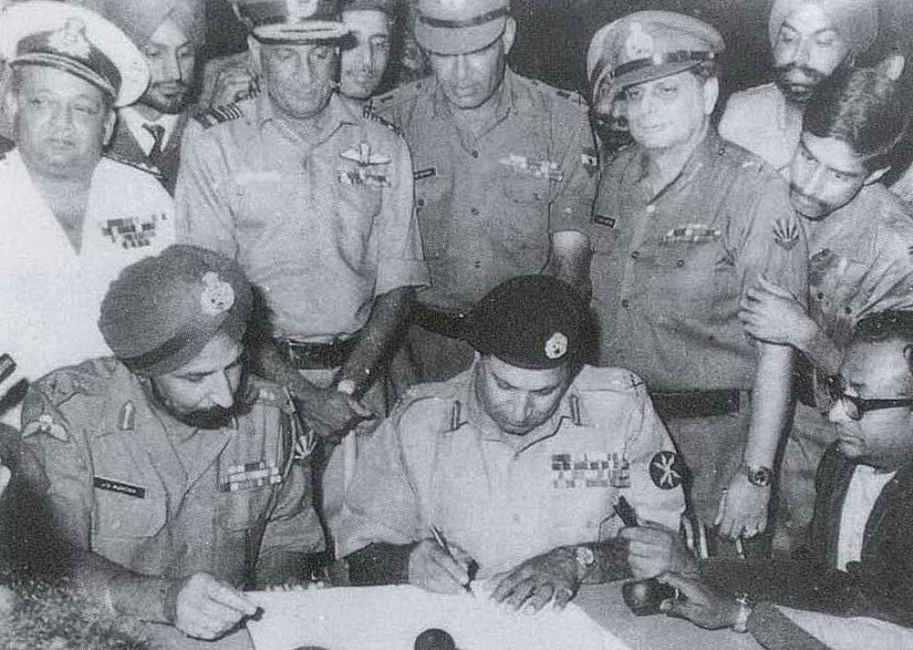 স্মরণের জানালায় দাঁড়িয়ে