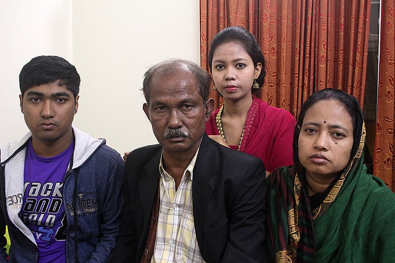 সপরিবারে অনিল কুমার রায় 
