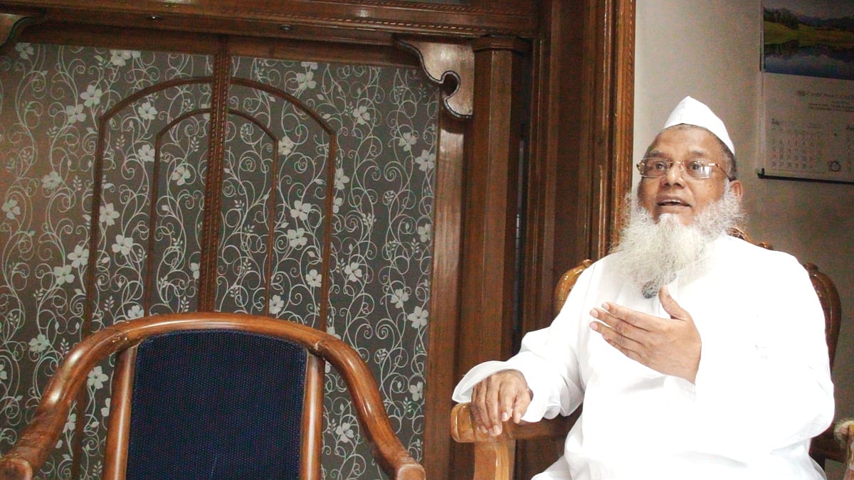 হযরত রাসুলুল্লাহ (সা.) হযরত আলীকে (রা.) বললেন, ‘রাসুলুল্লাহ’ লেখার দরকার নেই, ‘রাসুলুল্লাহ’ শব্দটা কাট