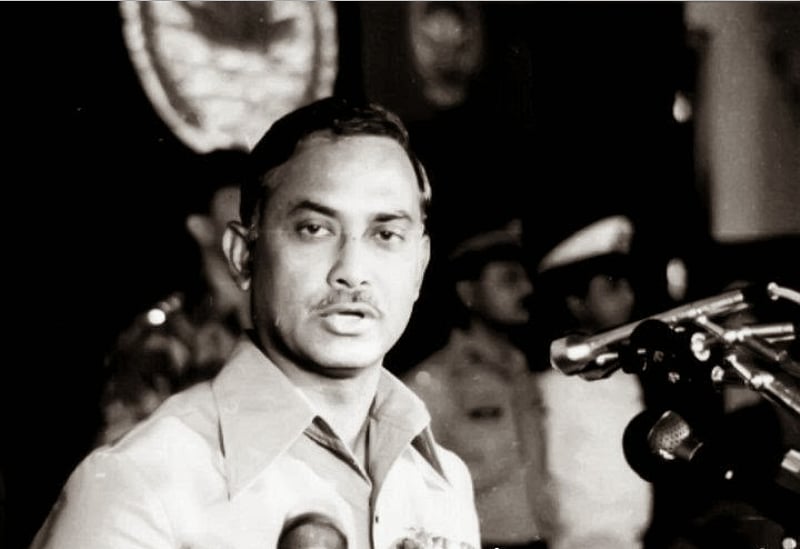 শেখ মুজিব হত্যার পর থেকে বাংলাদেশের প্রতিটি ঘটনার দিকে শ্যেন দৃষ্টি রাখছিলেন জিয়া 