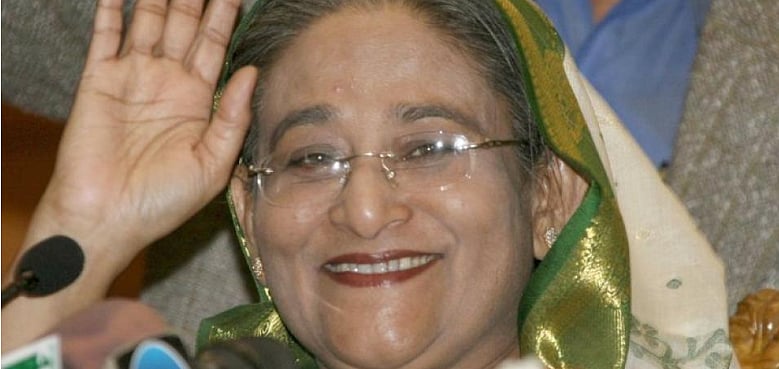 খুব ক্যাজুয়াল ভঙ্গিতে ভাঙ্গা উচ্চারণে উত্তর দিল, "এতা? এতা তো বাংলাদেশ।" 