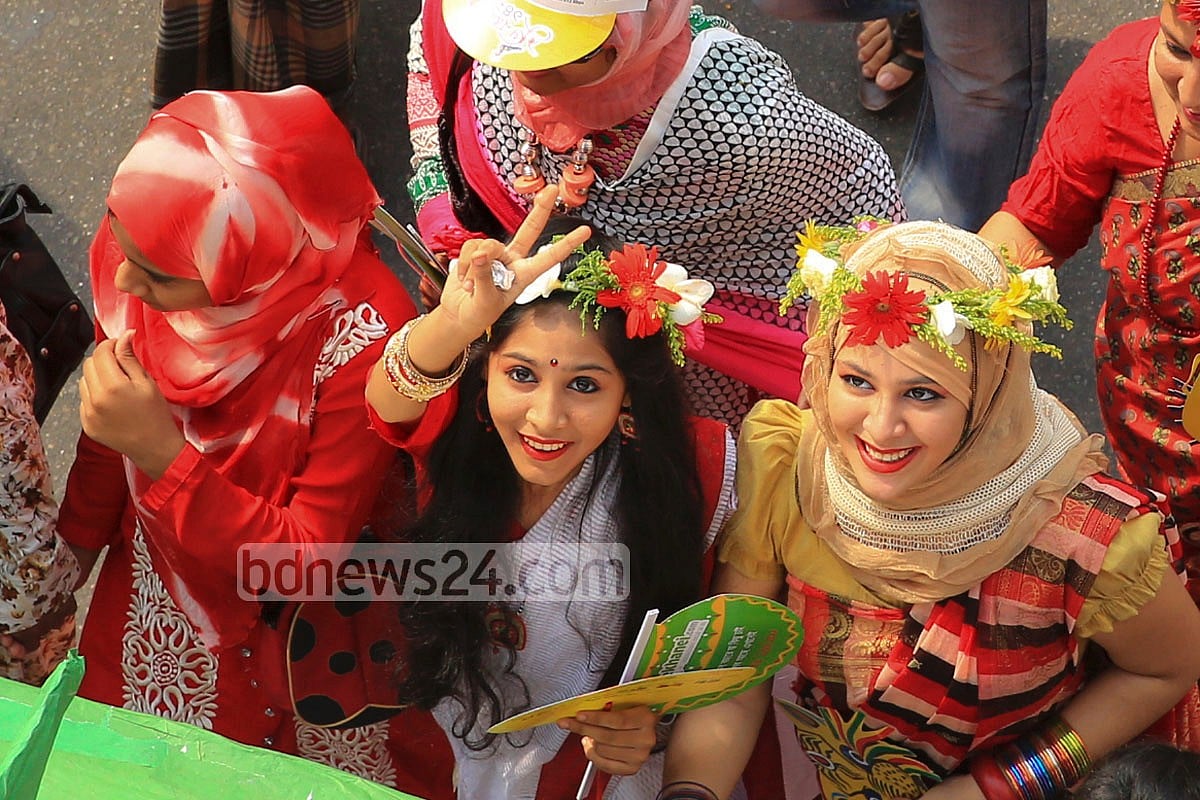 ঢুকে পড়ে ওয়াহাবি সংস্কৃতি 'খোদা হাফেজ' থেকে 'আল্লাহ হাফেজ'; বেড়ে যায় হিজাব-পরা নারীর সংখ্যা 