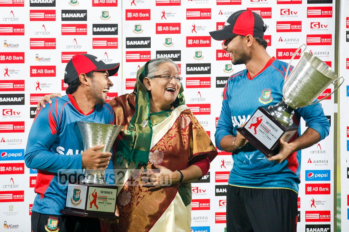 রাজনীতির বাইরে বর্তমান প্রধানমন্ত্রী