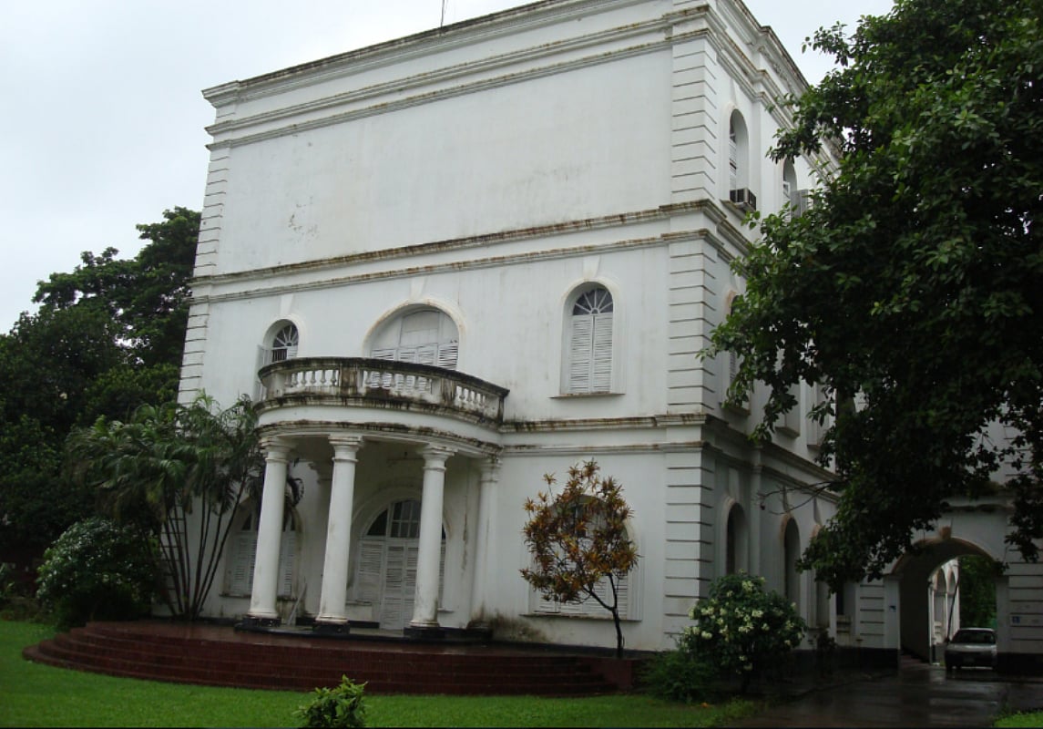 আদর্শচ্যুত বাংলা একাডেমি