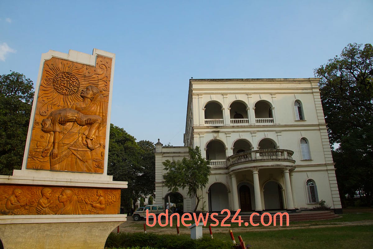 ভাষানীতি: বাংলা একাডেমির ভূমিকা