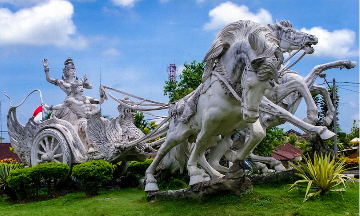 সৌদি বাদশার বালি সফর: কট্টরপন্থী আকলমন্দের জন্যে চমৎকার এক ইশারা