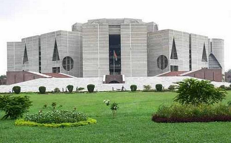 রাষ্ট্র, জনগণ, জনপ্রতিনিধি, সরকার কিংবা কমিশন যা-ই বলি না কেন, কেউ বা কিছু সংবিধানের বাইরে নয় 