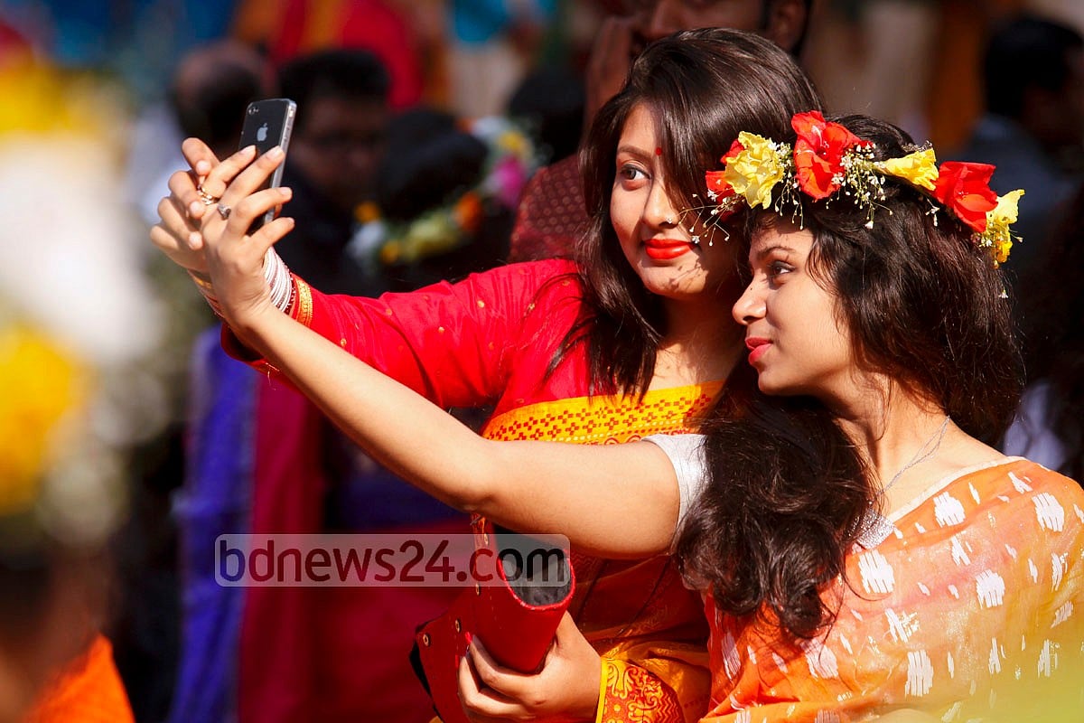 মঙ্গল শোভাযাত্রা ও বর্ষবরণের উৎসবের বিরুদ্ধে ধর্মান্ধ, সাম্প্রদায়িক গোষ্ঠীর আক্রোশ এখনও কতটা তীব্র তা বুঝতে অসুবিধা হয় না 