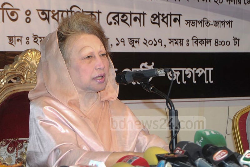 জৌলুসপূর্ণ ও ব্যয়বহুল একটি ইফতার পার্টি বন্ধ রেখে দুর্গতদের সাহায্য করার কথা খালেদা জিয়ার কেন একবারের জন্যও মনে হয়নি? 