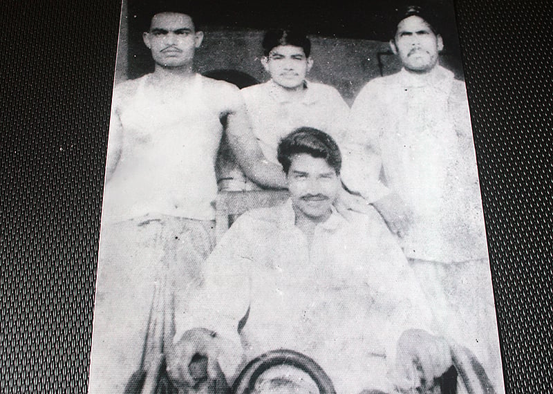 লক্ষ্ণৌ হাসাপাতালে চিকিৎসার সময় মুক্তিযোদ্ধা সেকেন্দার আলী (পেছনে, মাঝে) 