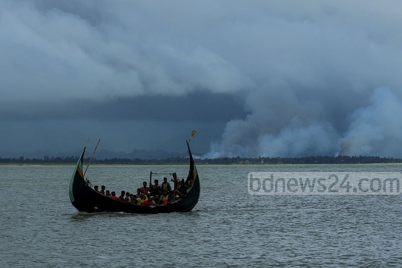 অবশ্য পুরো রাখাইন প্রদেশের চিত্র এক নয়, বাংলাদেশ সীমান্ত ঘেঁষেই এ উন্মত্ততা সীমাহীন অবশ্য পুরো রাখাইন প্রদেশের চিত্র এক নয়, বাংলাদেশ সীমান্ত ঘেঁষেই এ উন্মত্ততা সীমাহীন
