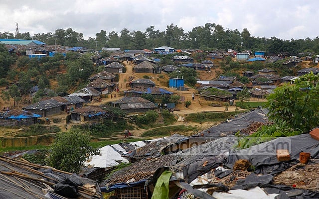 অসহায় রোহিঙ্গা জনগোষ্ঠীর অনিশ্চিত যাত্রা   