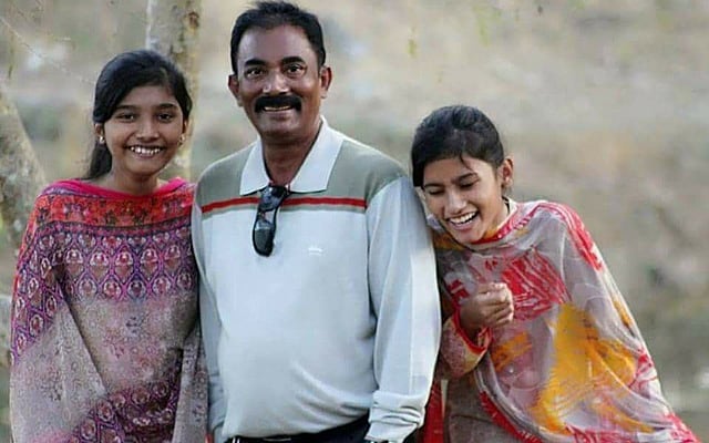 আব্বু তুমি কানতেছো যে