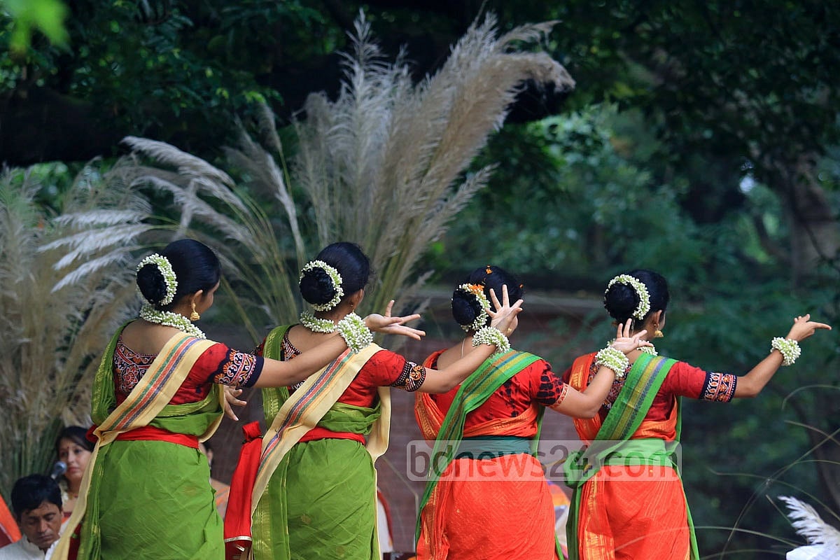 শারদ উৎসব: প্রাপ্তি-অপ্রাপ্তি এবং রাজনীতি