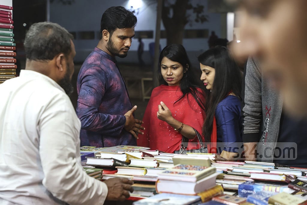 বই ও বইমেলা ঘিরে আমাদের হা-হুতাশ!
