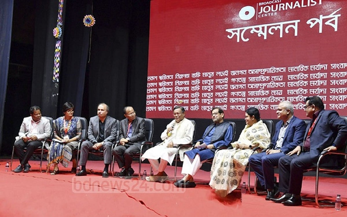 রাস্তায় নামেন, না হয় রাস্তা মাপেন