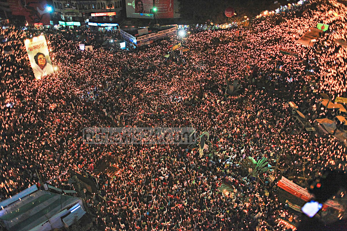 ‘ফুল ফুটিয়ে গেল শত শত’