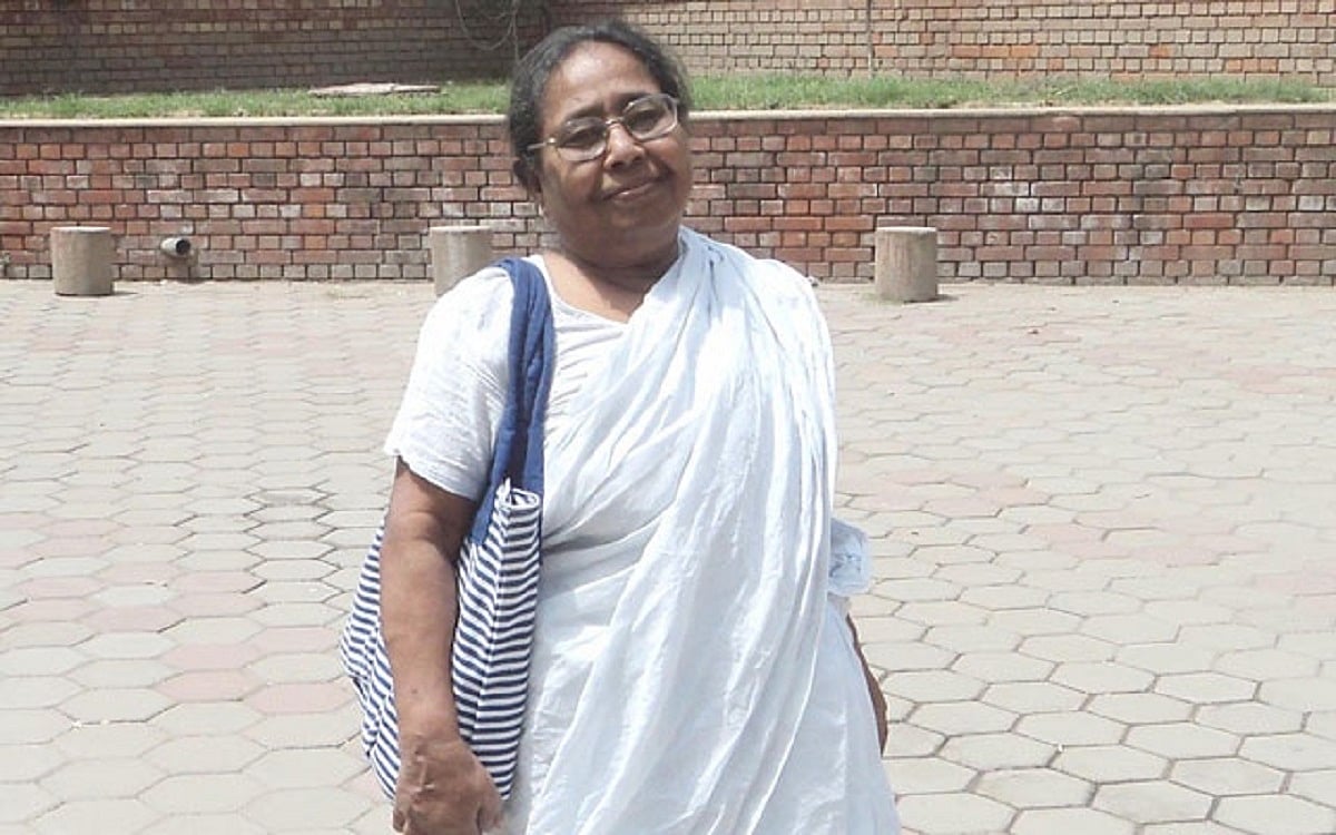 একটি আদর্শ নিয়ে কাজ করেছেন ঝর্ণাধারা চৌধুরী