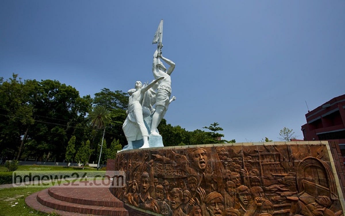 মুক্তিযোদ্ধা সনদ যায়, কিন্তু চাকরি থাকে?