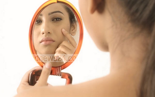 বাদামি জাতির গোরা হওয়ার গোঁড়ামির গল্প  