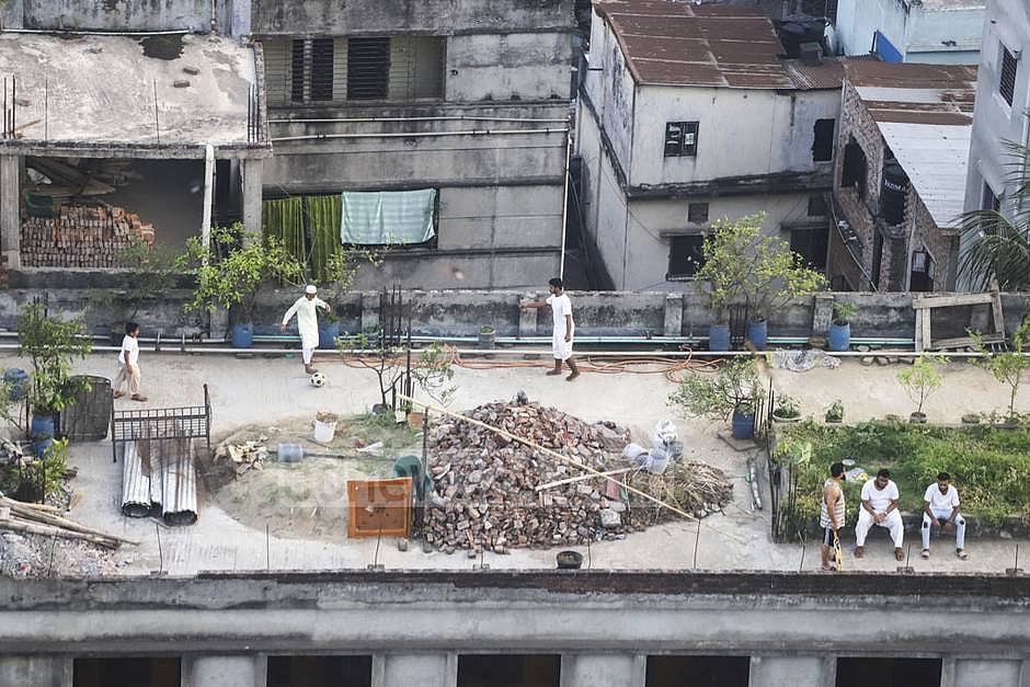 হোম কোয়ারেন্টিন: অভিজ্ঞতা থেকে ‘পেশাদার’ জনস্বাস্থ্যকর্মী হয়ে ওঠার গল্প
