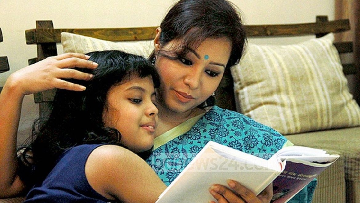 শিশুর হাতে রঙপেন্সিল বা বই তুলে দেওয়াই যথেষ্ট নয়