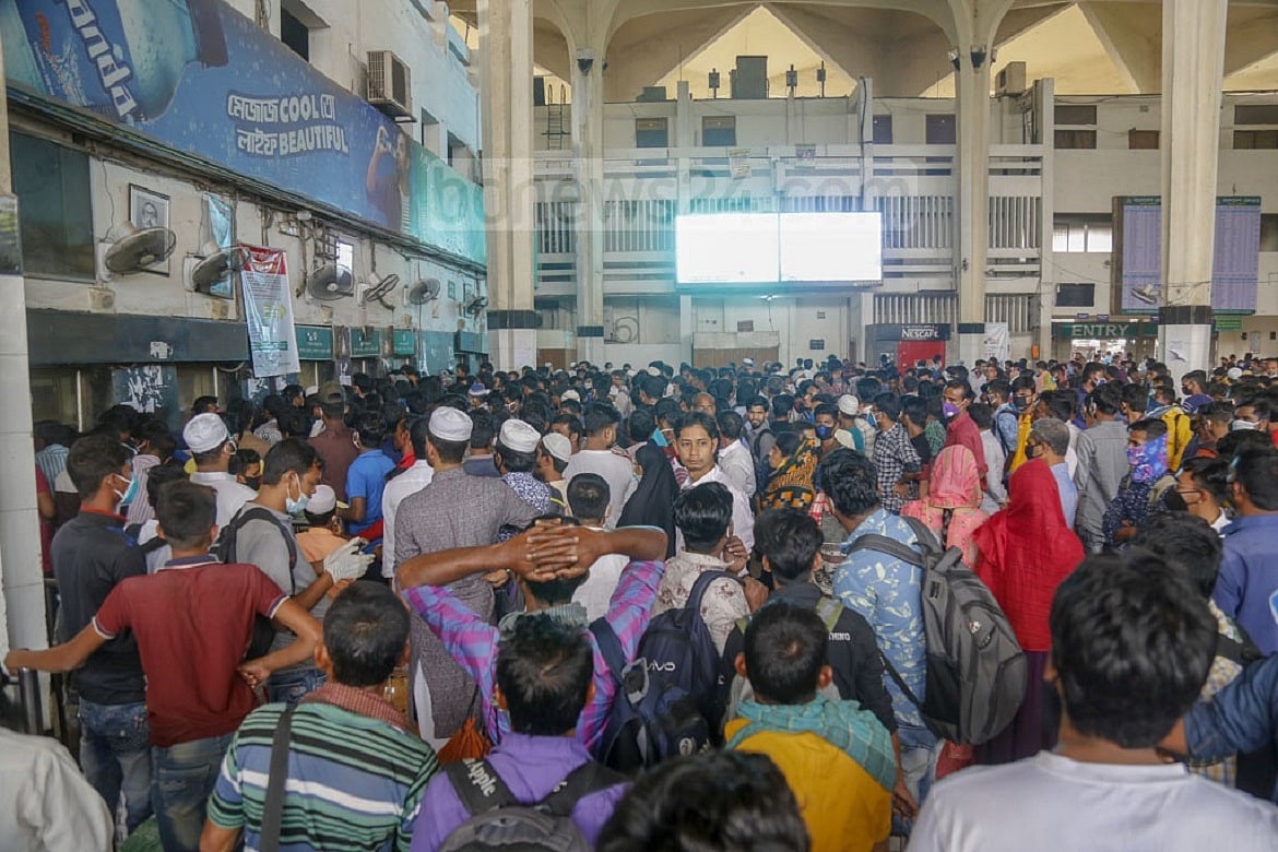 সবকিছুতেই কেন আমাদের এত বাড়াবাড়ি?