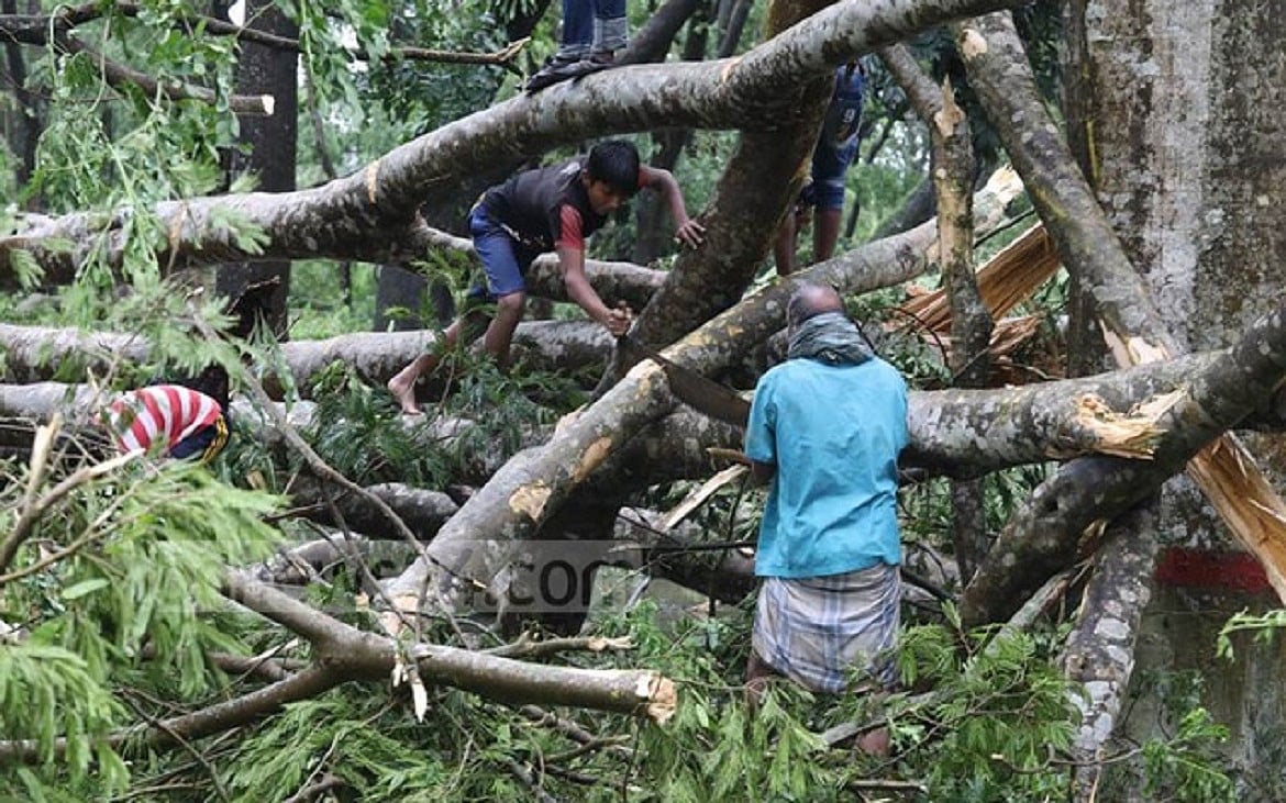 ‘আমাদেরকে উদ্ধার করুন, বাঁচান’