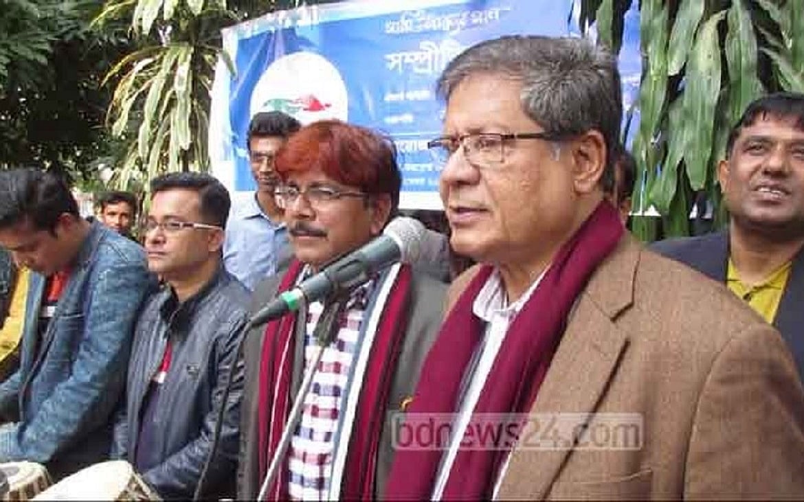 মামার বাড়ি আগুন এবং অন্যান্য প্রবচন