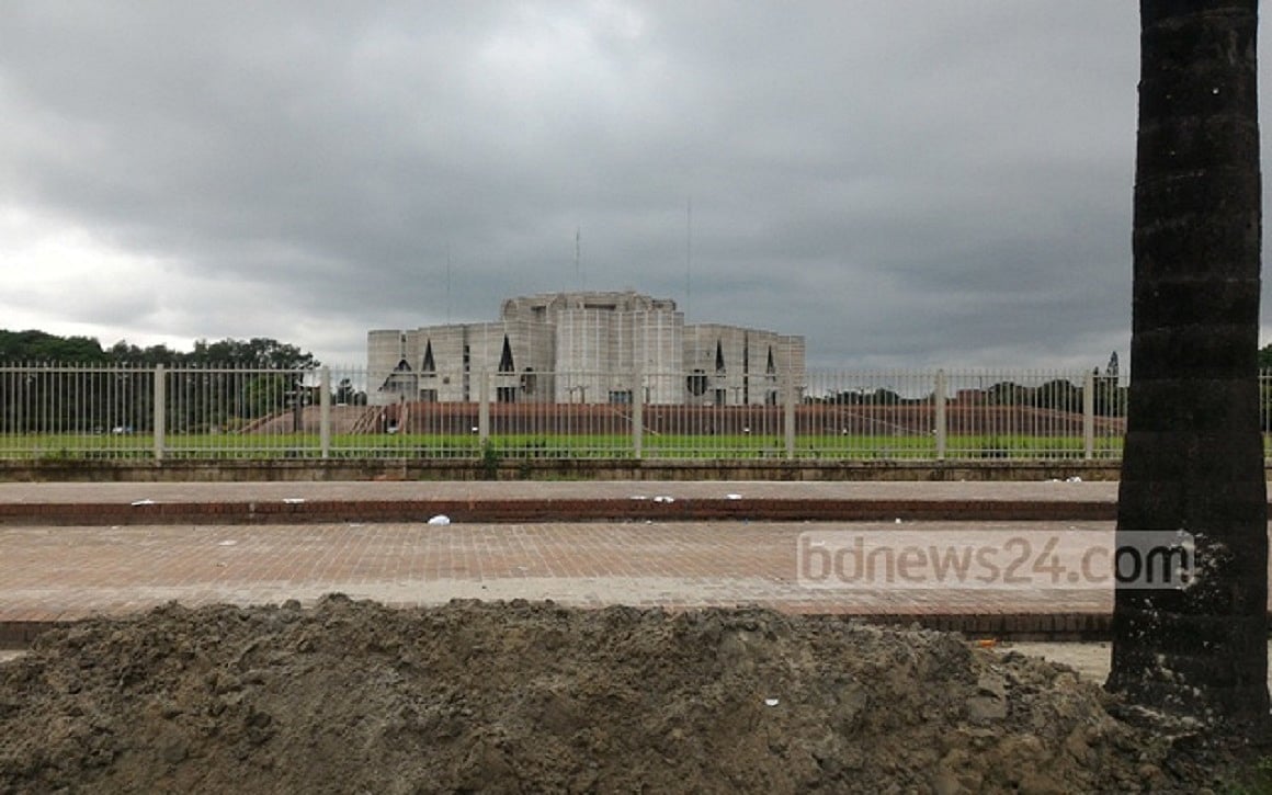রাজনীতিতে শালীনতা বনাম অশালীনতা