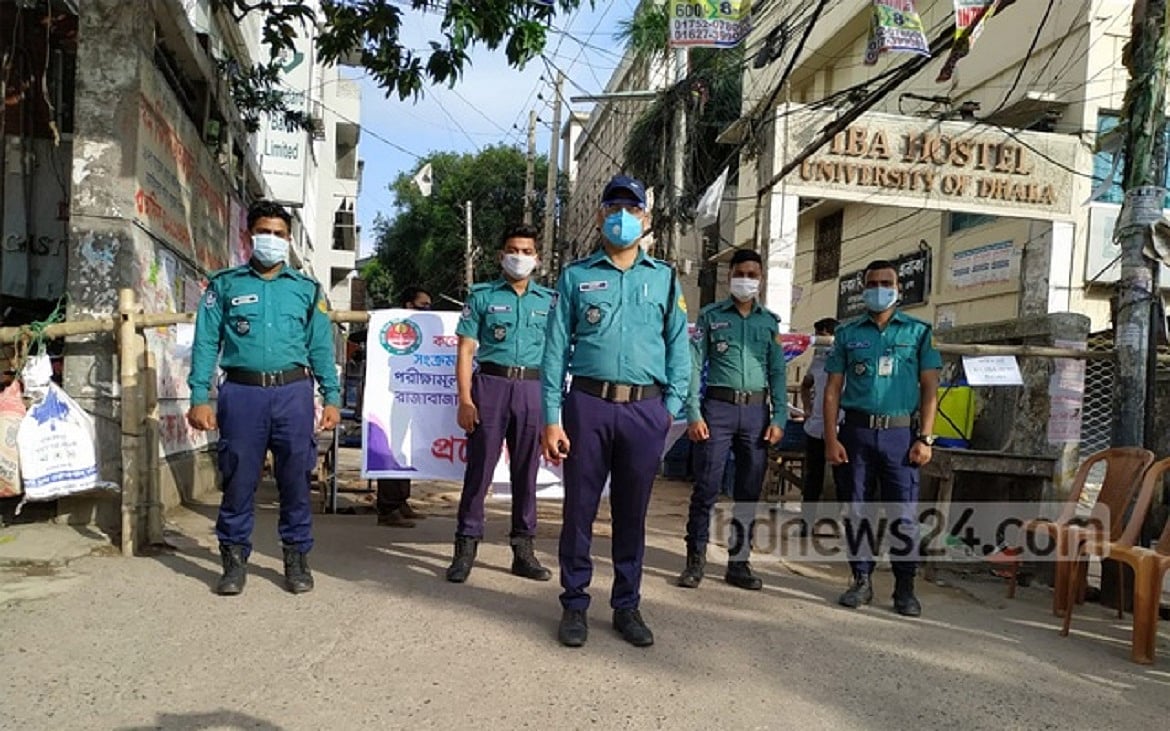 ‘লকডাউন’ পরীক্ষা-নিরীক্ষা বনাম করোনাভাইরাসের সাথে বসবাস