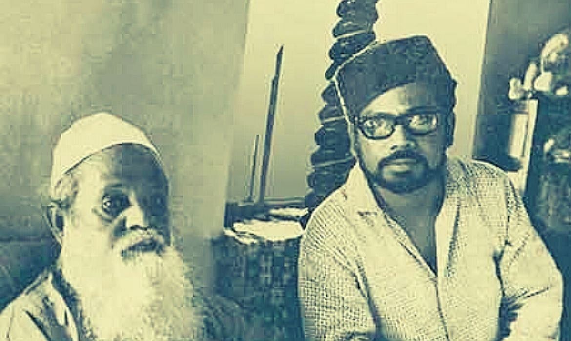 ছোট ছেলে মুর্তজা বশীরের সাথে ড. মুহম্মদ শহীদুল্লাহ। 