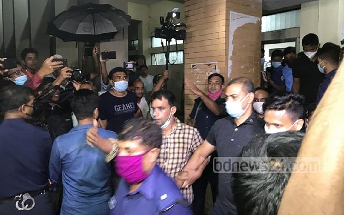 প্রদীপের উপরেই অন্ধকার